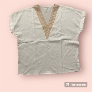 NWOT. I ordered this in a medium and needed a large as I have broad shoulders.